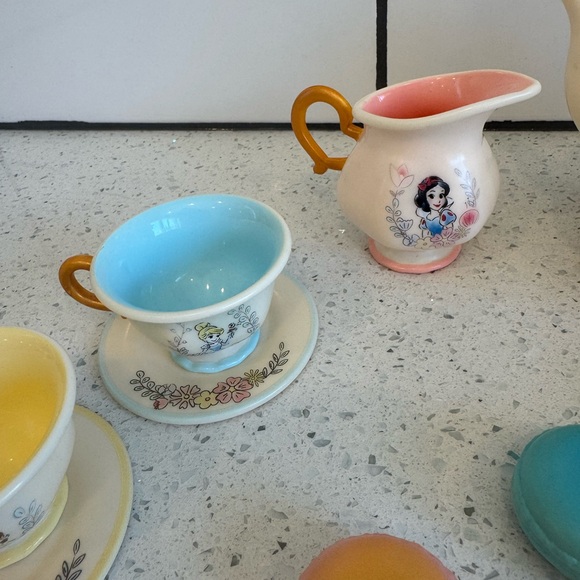 Disney Princesses Tea Set - Picture 3 of 10